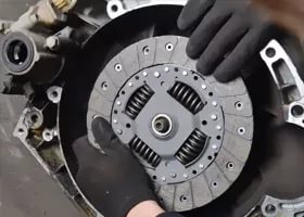 Не крутится барабан? Заменим ремень и починим двигатель!